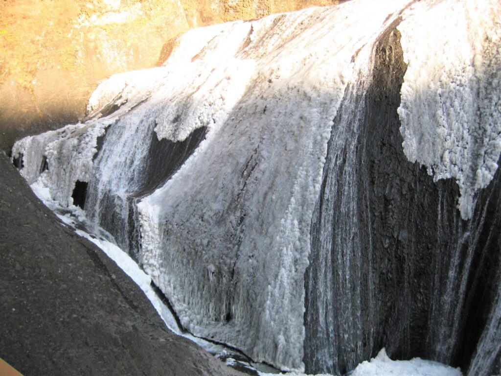 冬の袋田の滝-02